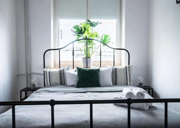 Oomph Urbanvibe Centrum Stylish 2Br Hideaway