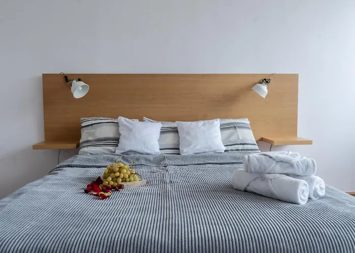 Oomph Urbanvibe Centrum Stylish 2Br Hideaway